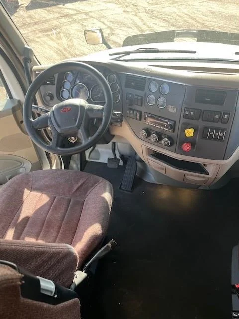 2022 Peterbilt 579 in Amarillo, TX — photo 9