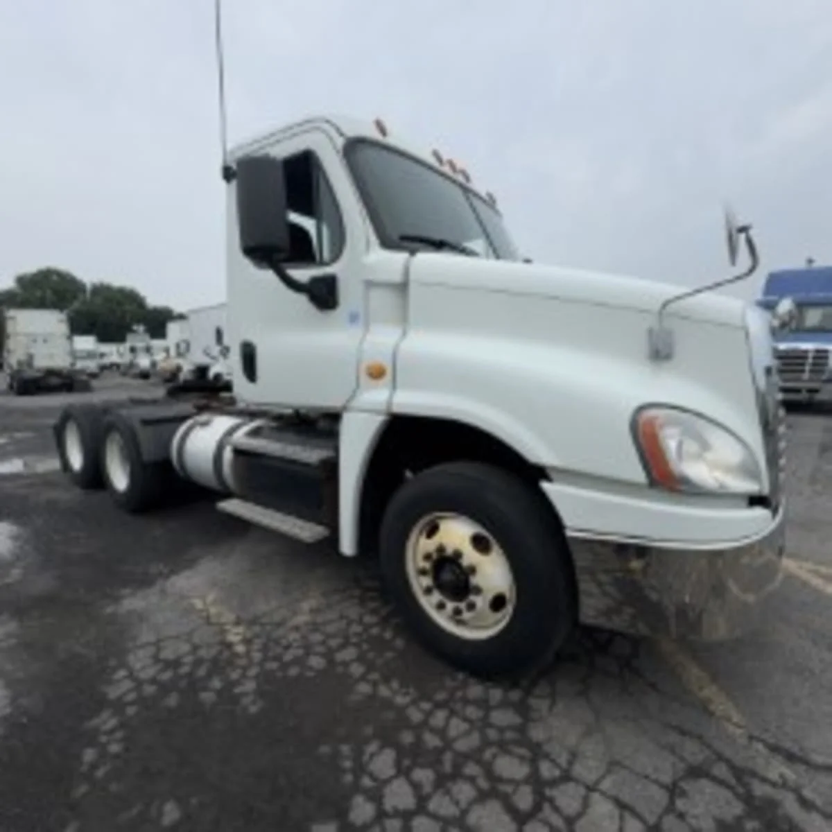 2018 Freightliner Cascadia - image 3