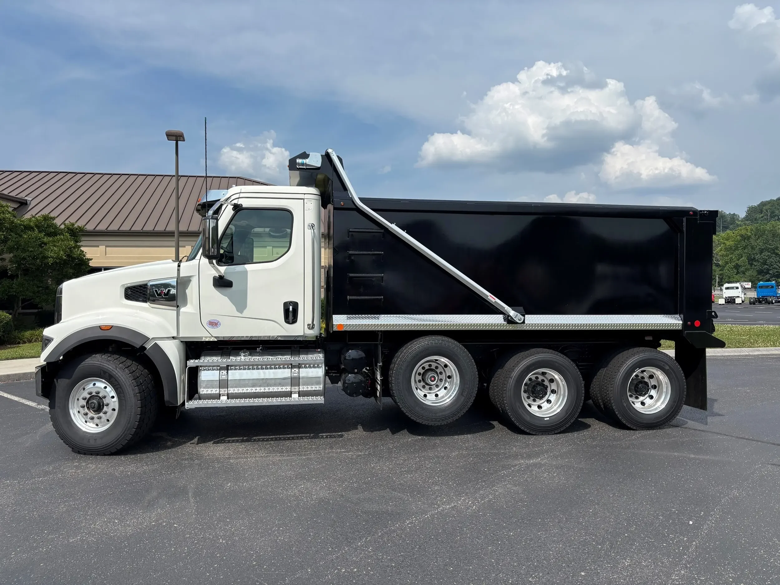 2026 Western Star 49X in Knoxville, TN — photo 2