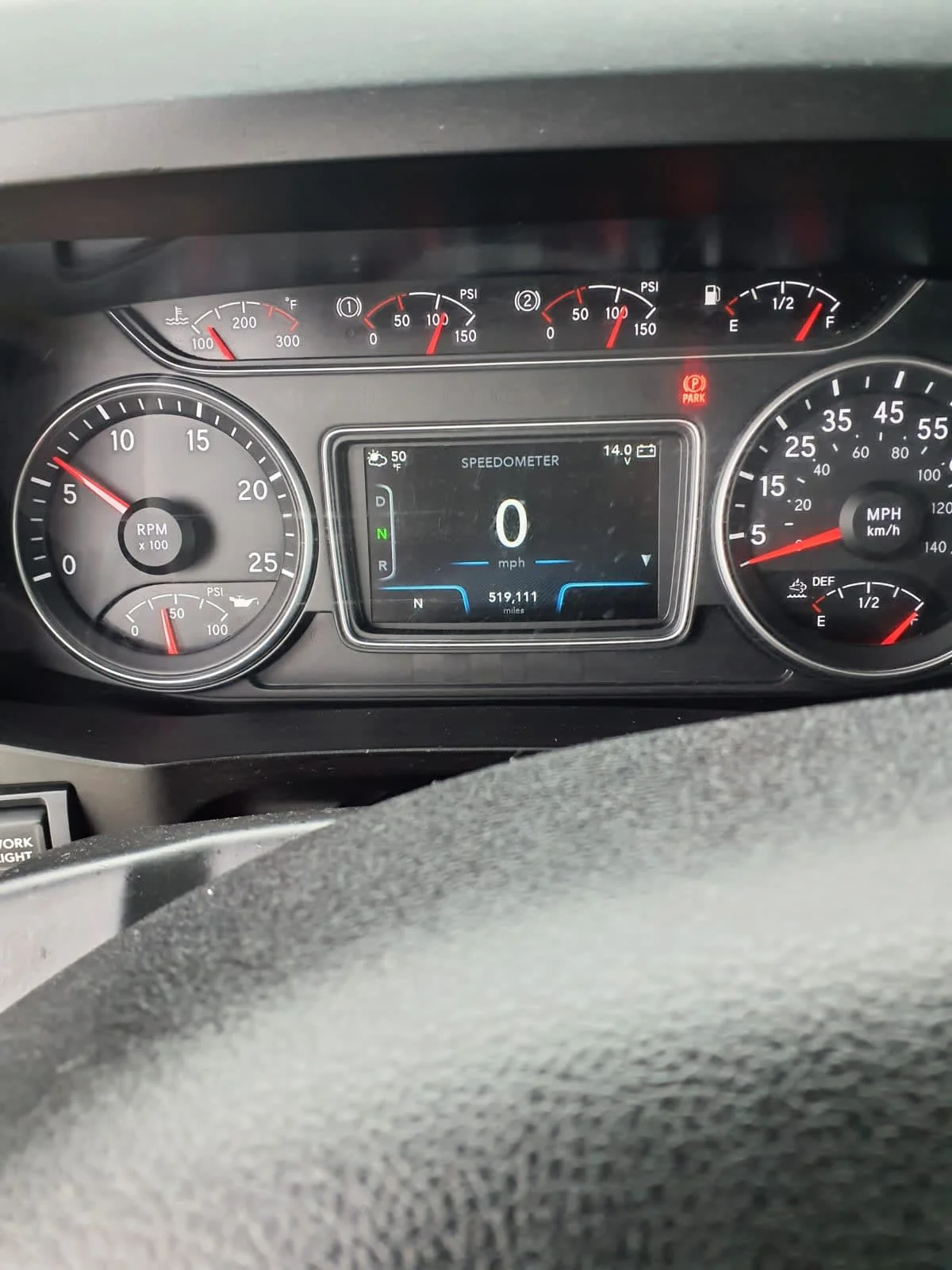 2019 International LT - image 10