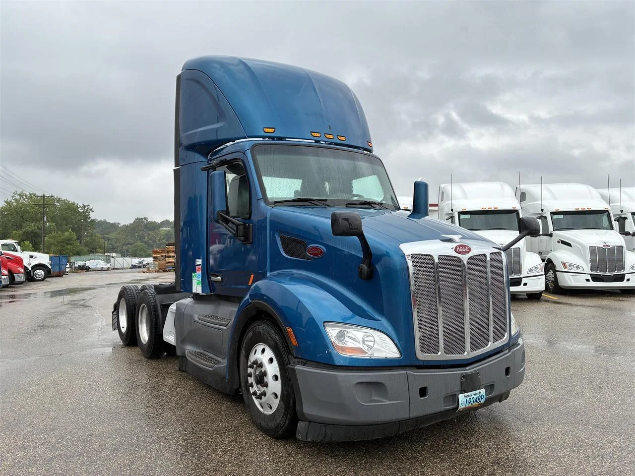 2018 Peterbilt 579 in South St. Paul, MN — photo 4