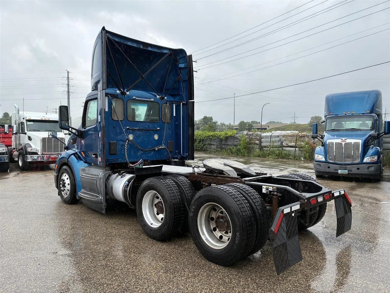2018 Peterbilt 579 in South St. Paul, MN — photo 2