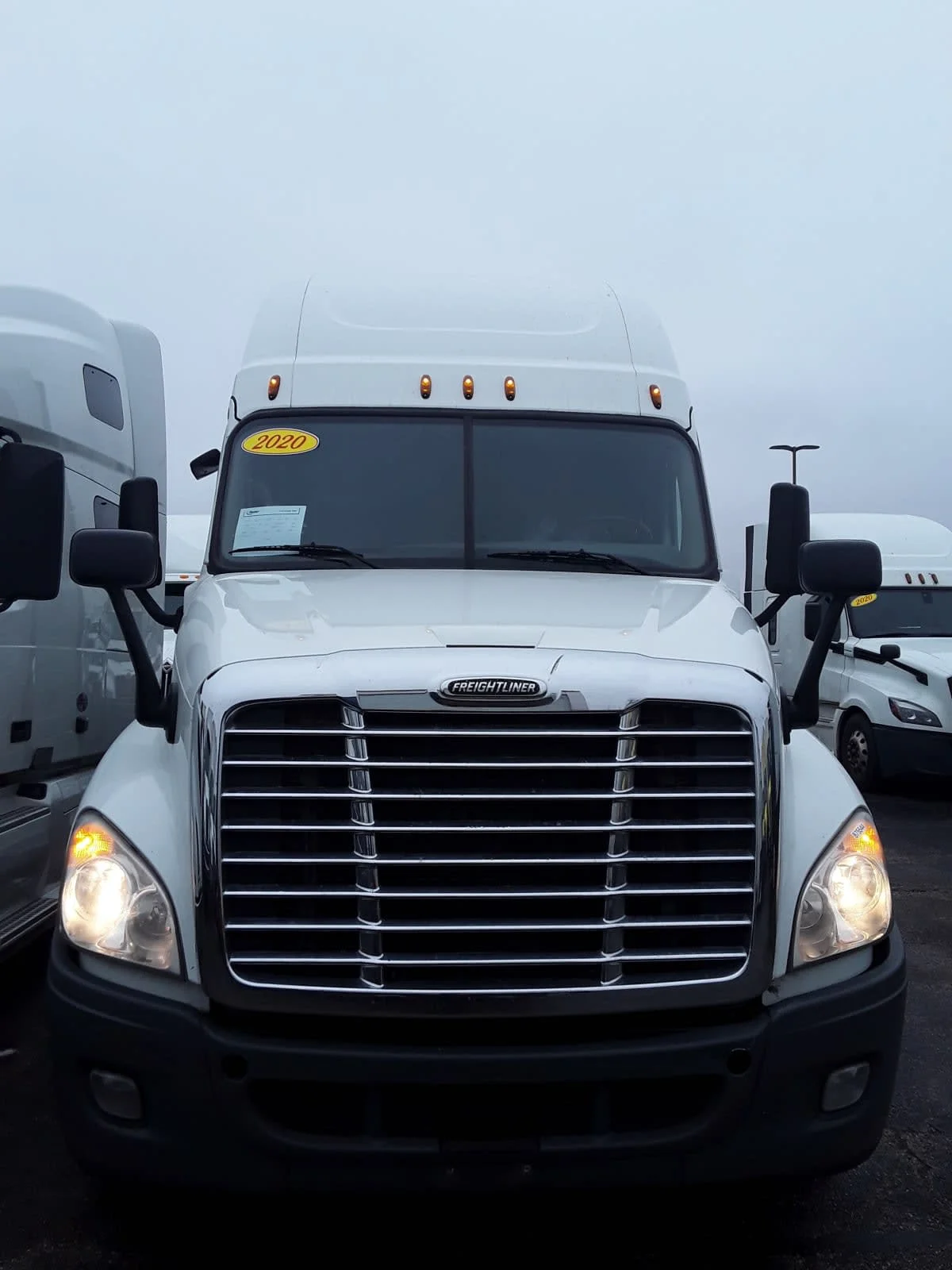 2020 Freightliner Cascadia - image 2