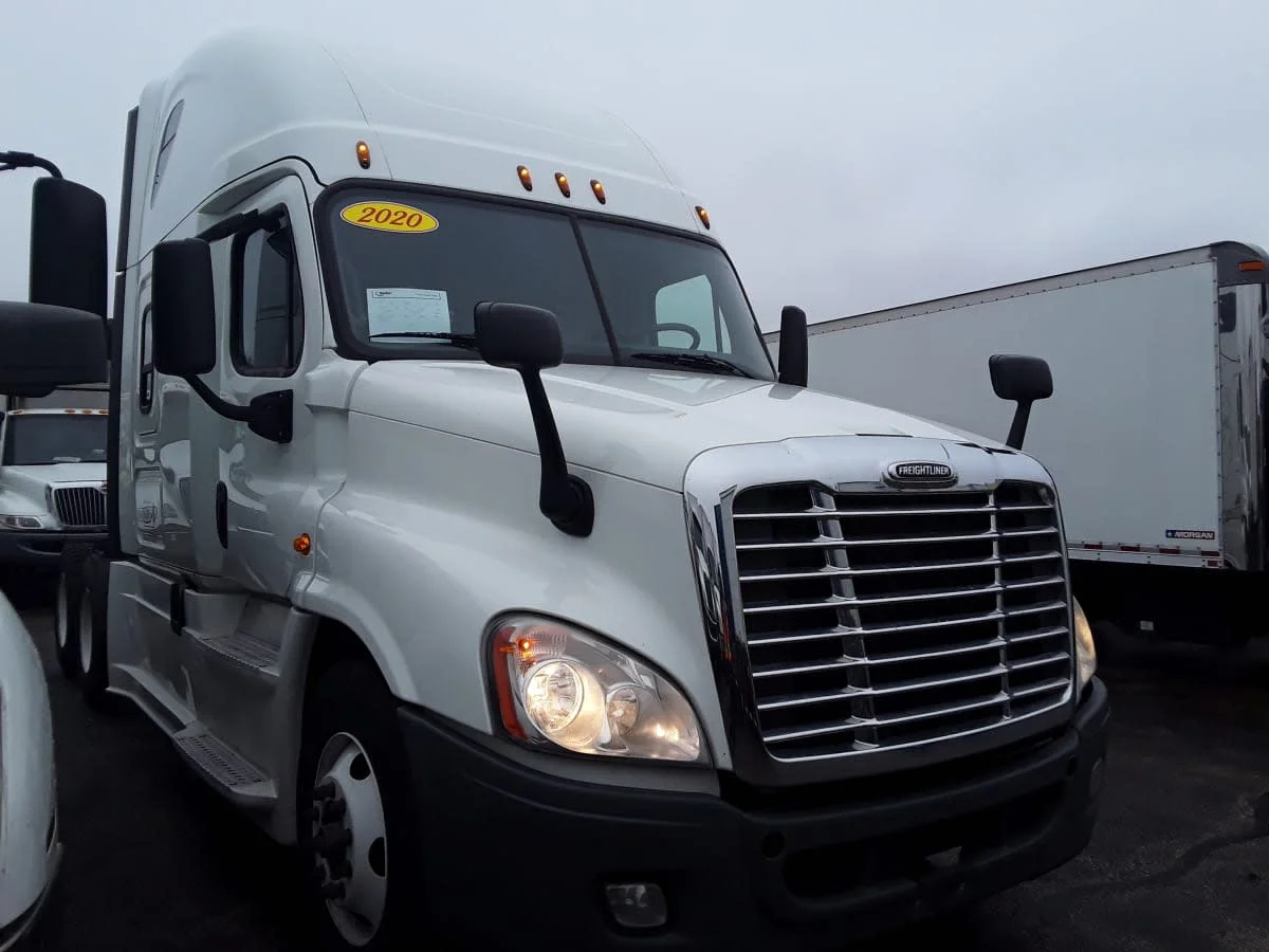 2020 Freightliner Cascadia - image 3