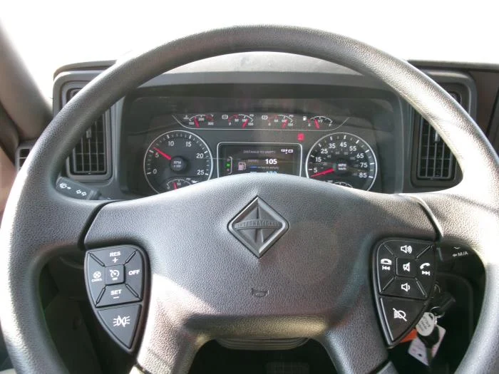 2025 International HX — photo 15
