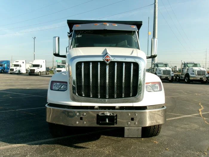 2025 International HX — photo 3