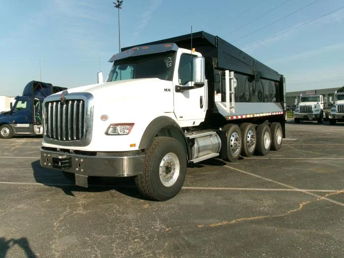 2025 International HX — photo 2