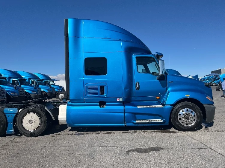 2020 International LT - image 8