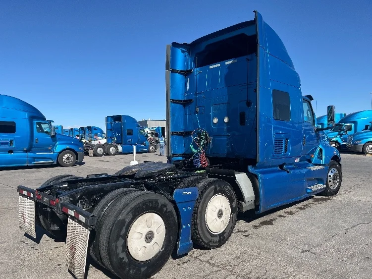 2020 International LT - image 7