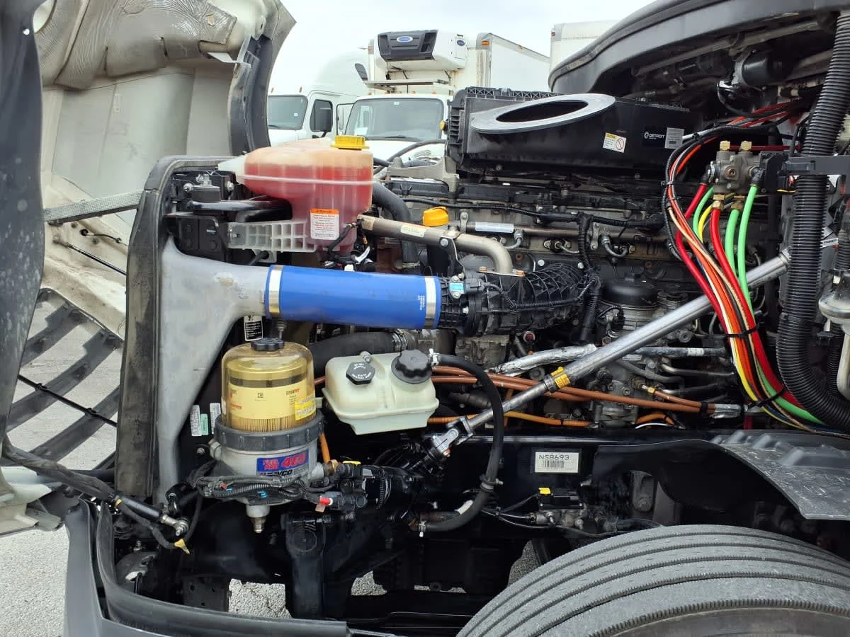 2022 Freightliner Cascadia - image 9