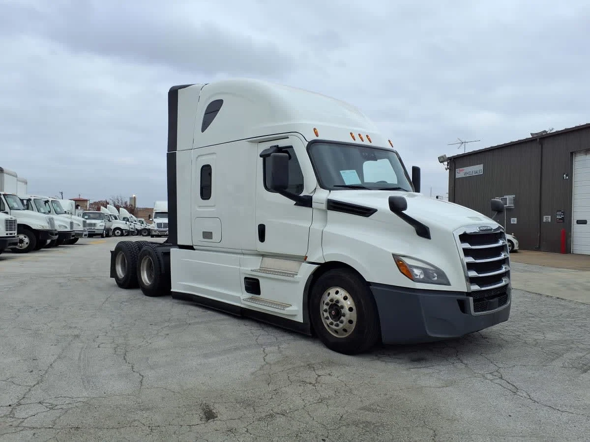 2022 Freightliner Cascadia - image 3