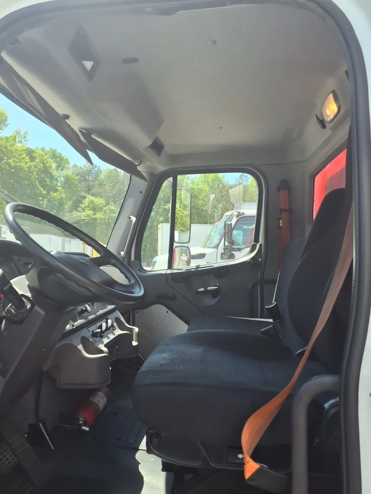 2019 Freightliner M2 106 in Doraville, GA — photo 7