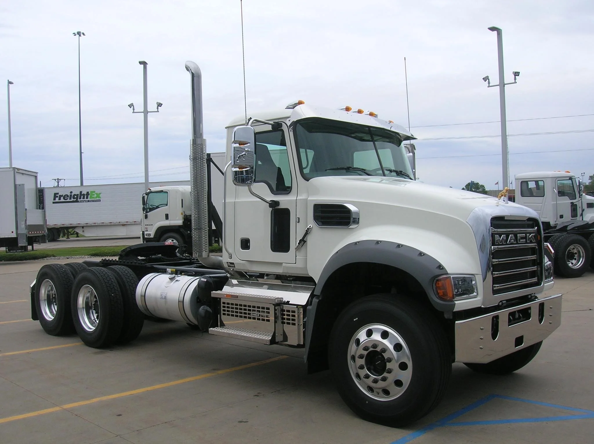 2026 Mack — photo 3