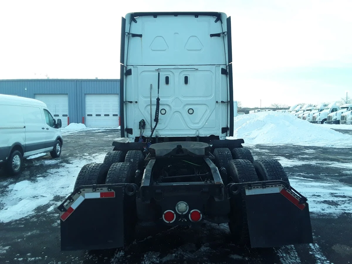 2020 Freightliner Cascadia - image 5