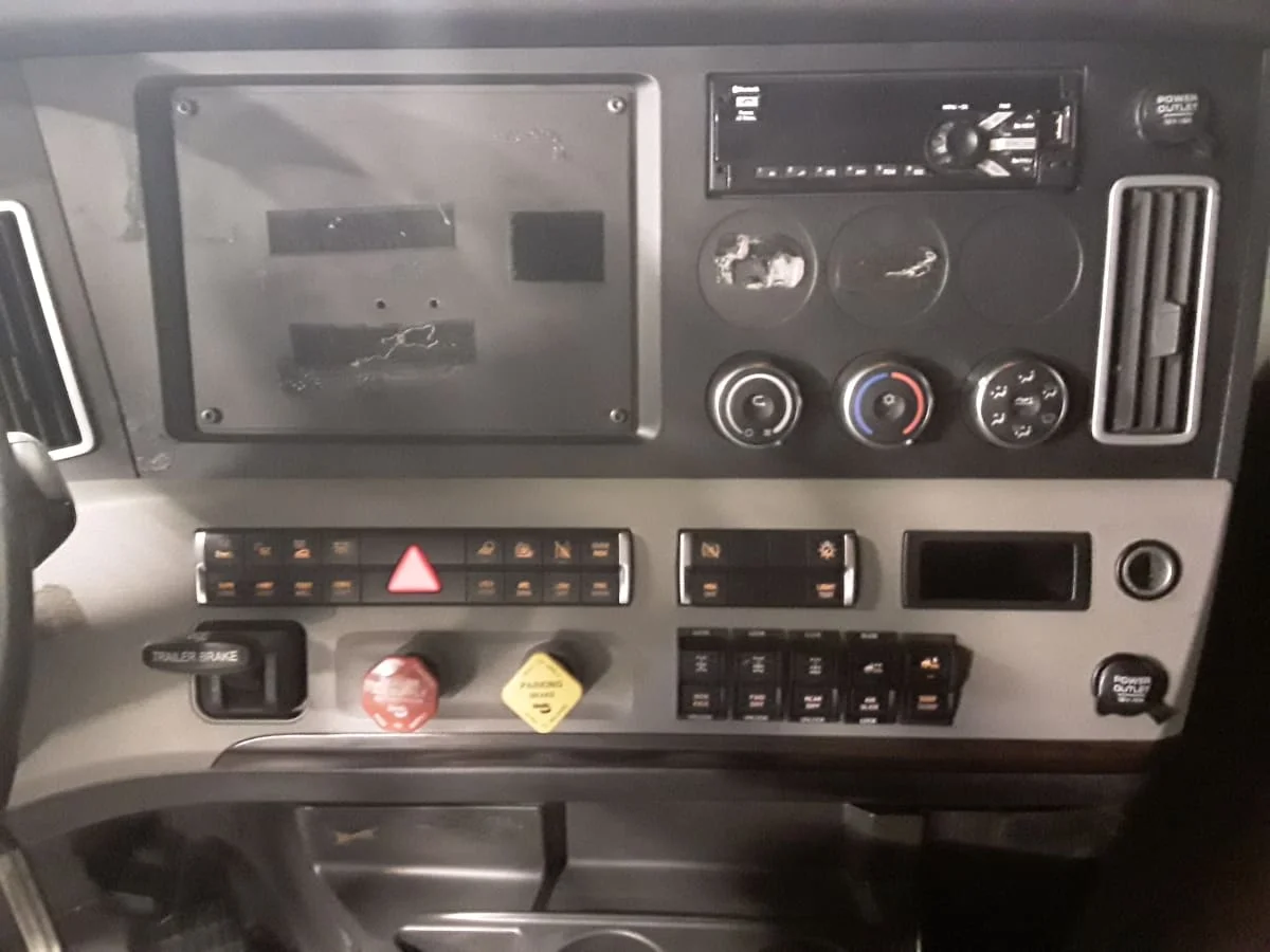 2020 Freightliner Cascadia - image 10