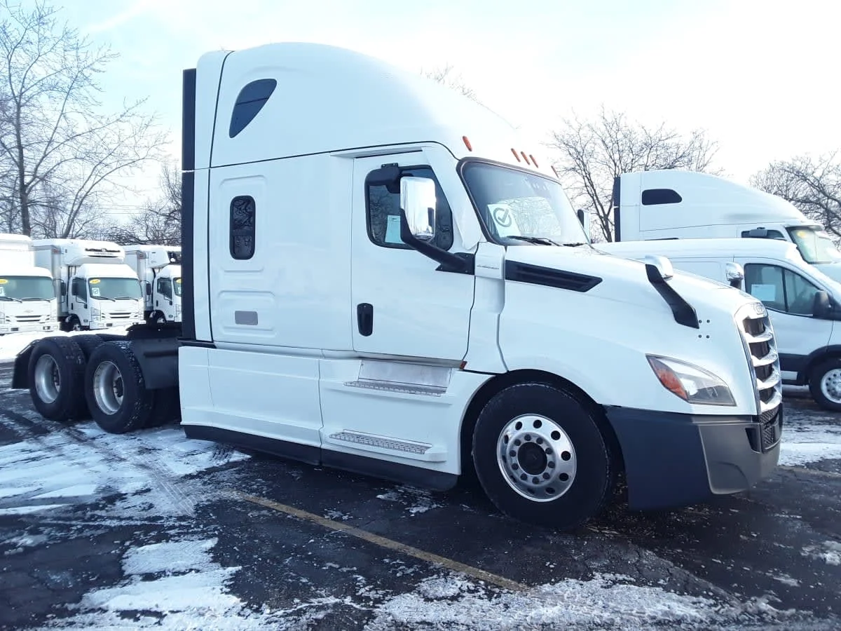 2020 Freightliner Cascadia - image 3