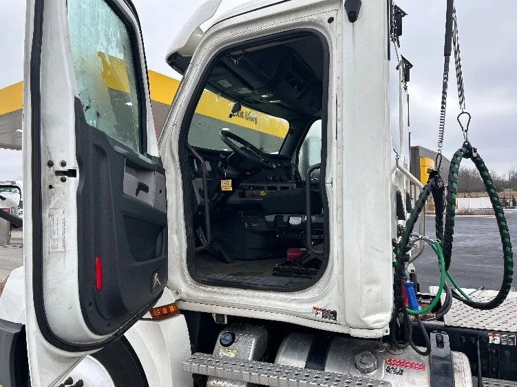 2020 Freightliner Cascadia - image 9