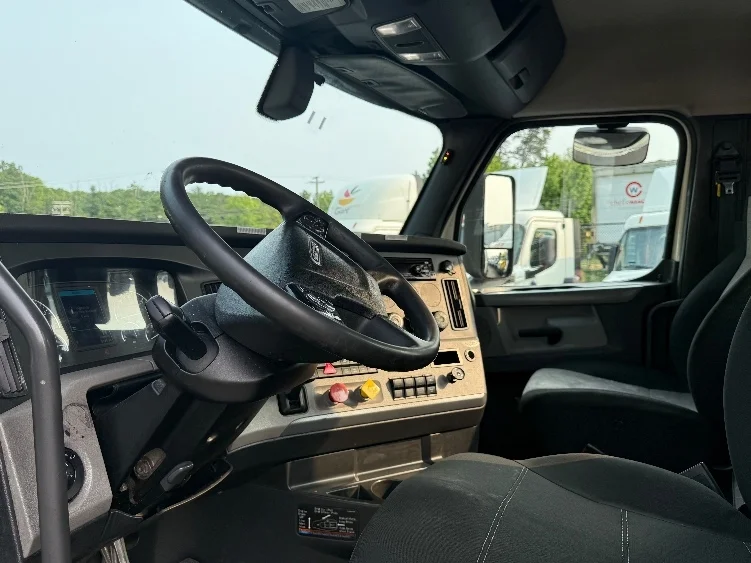 2019 Freightliner Cascadia in Jessup, MD — photo 10