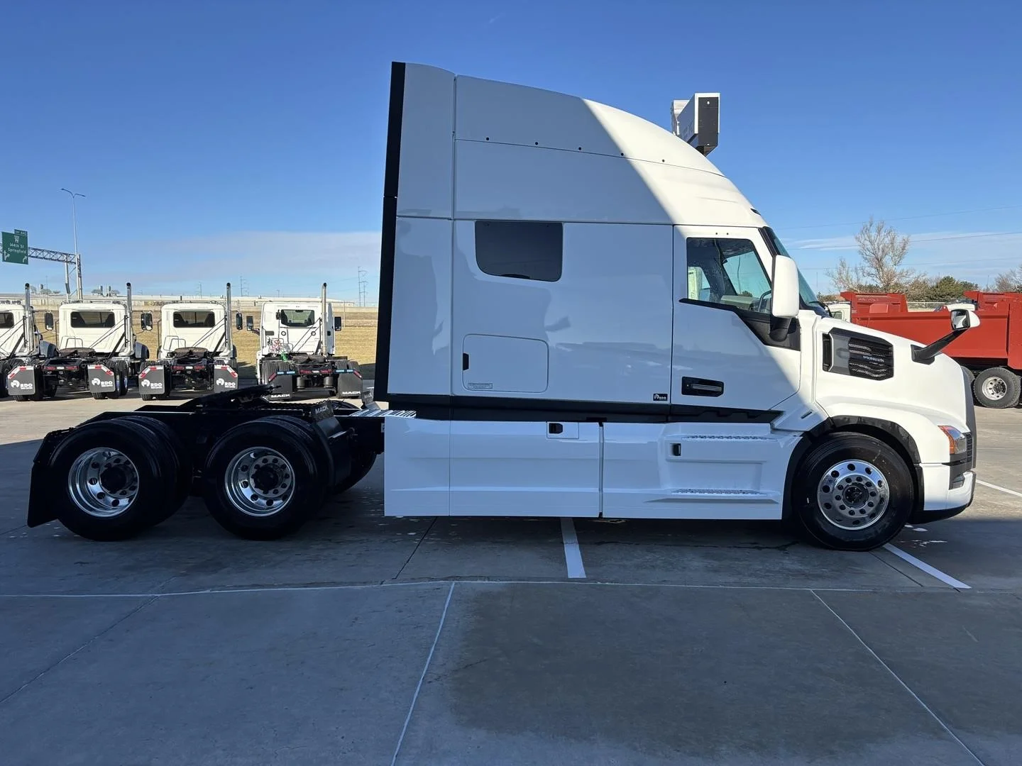 2026 Mack Pioneer — photo 6