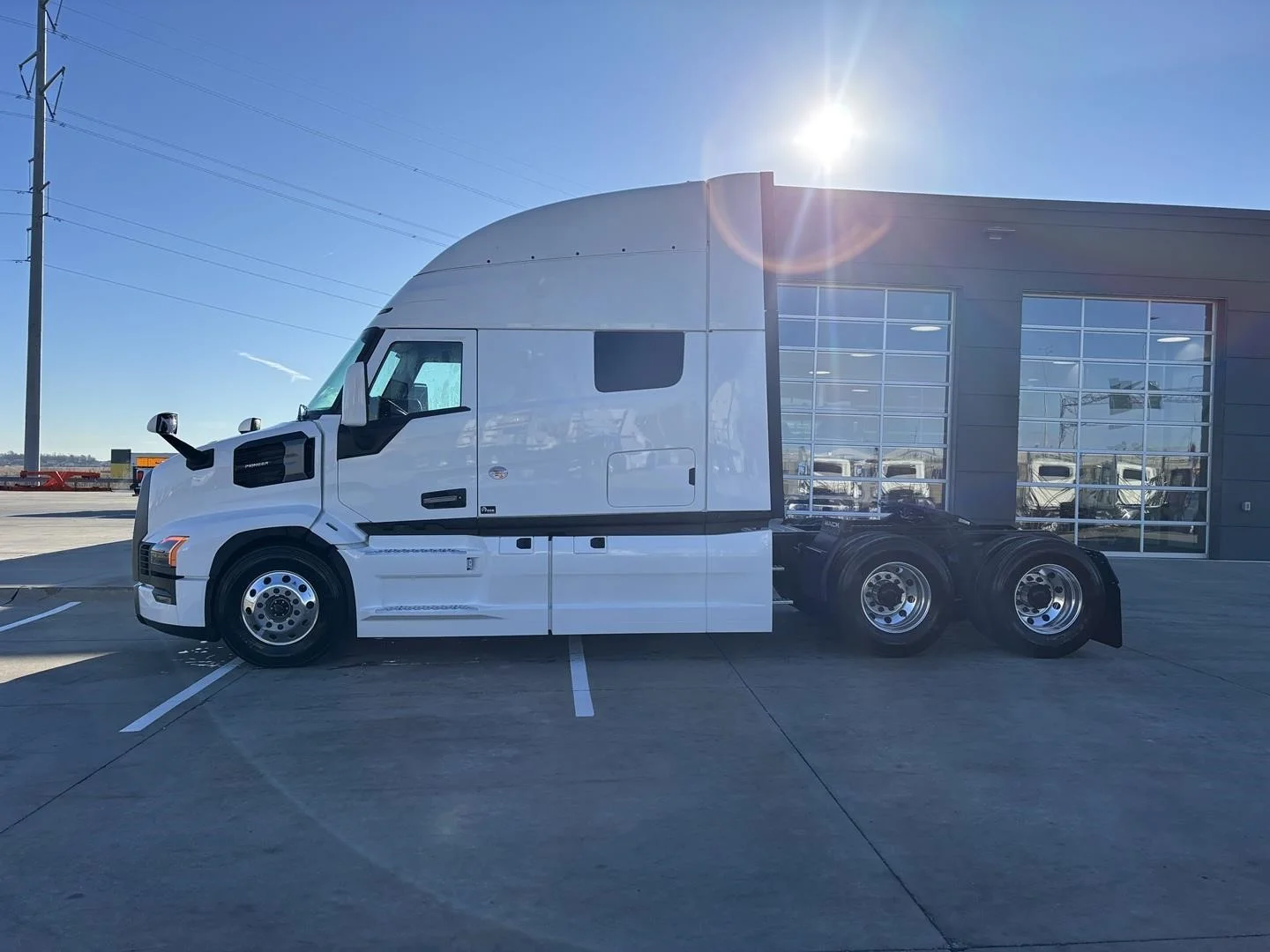 2026 Mack Pioneer — photo 2