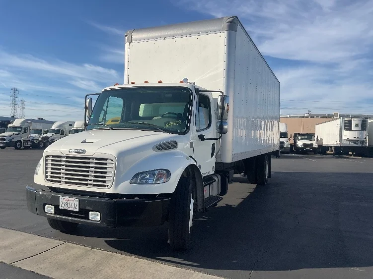 2019 Freightliner M2 106 in Fontana, CA — photo 3