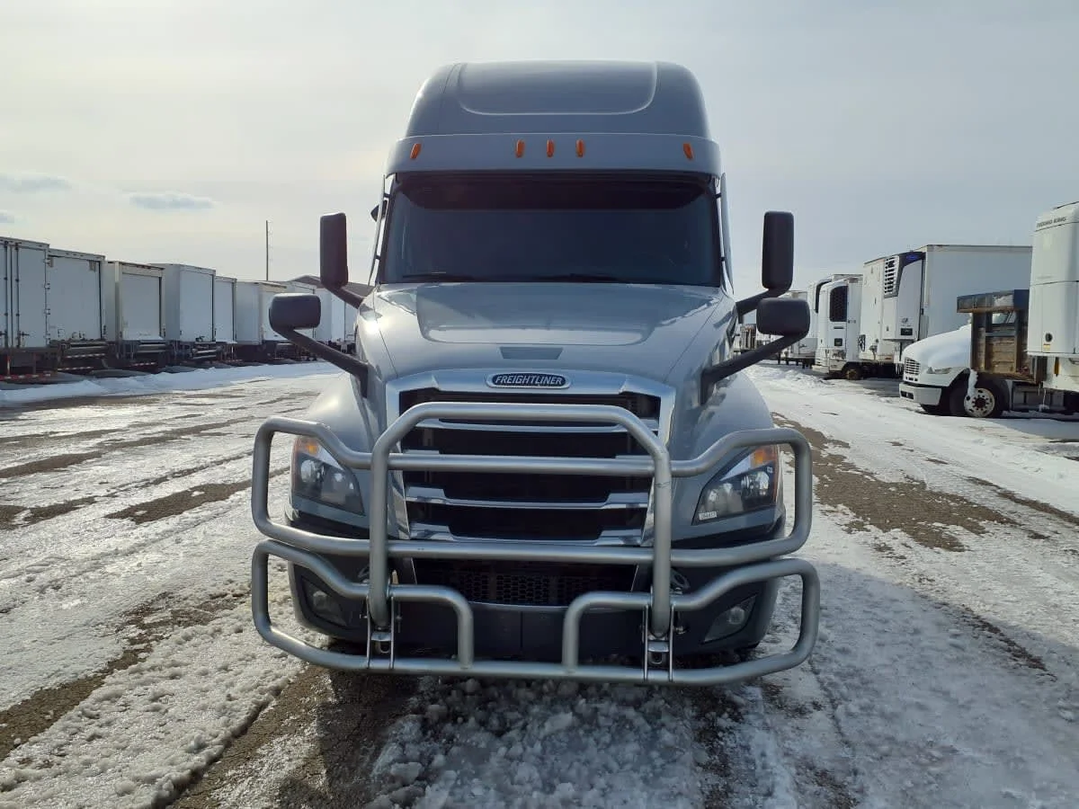 2020 Freightliner Cascadia in Wayland, MI — photo 2