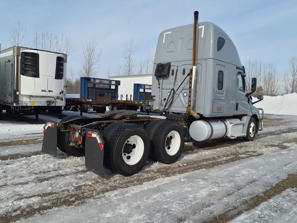 2020 Freightliner Cascadia in Wayland, MI — photo 4