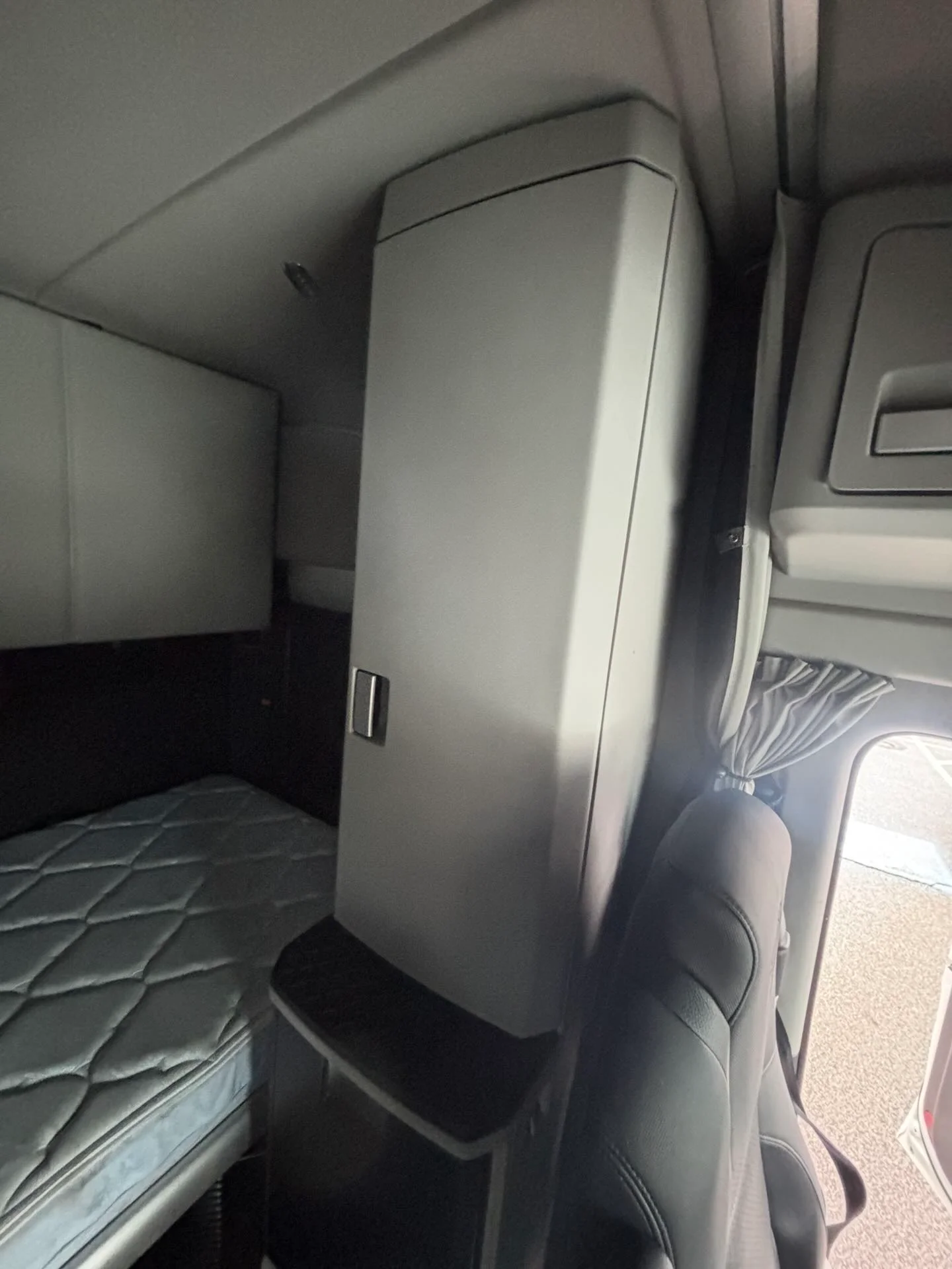 2024 Kenworth W990 - image 13