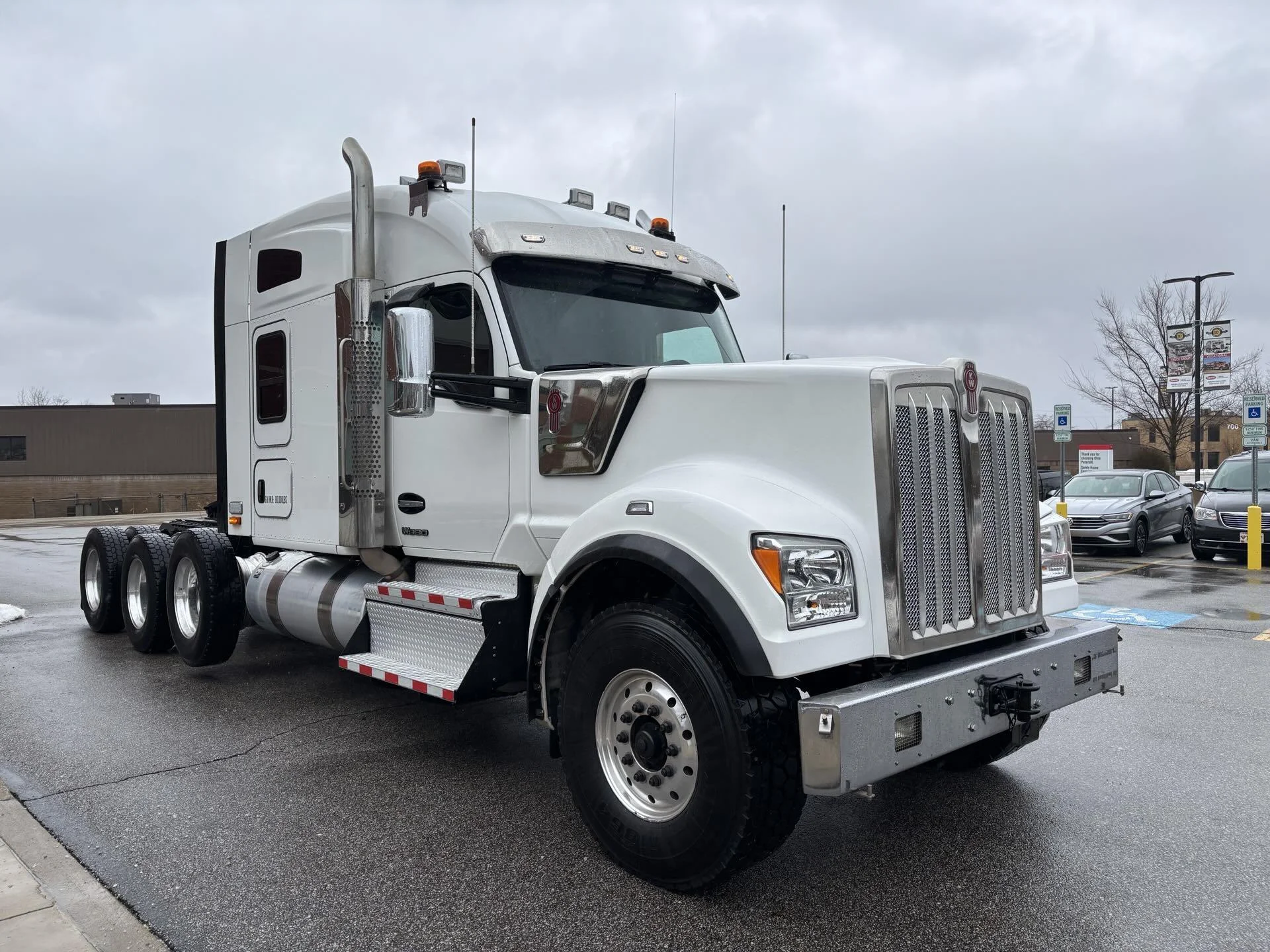 2024 Kenworth W990 - image 3