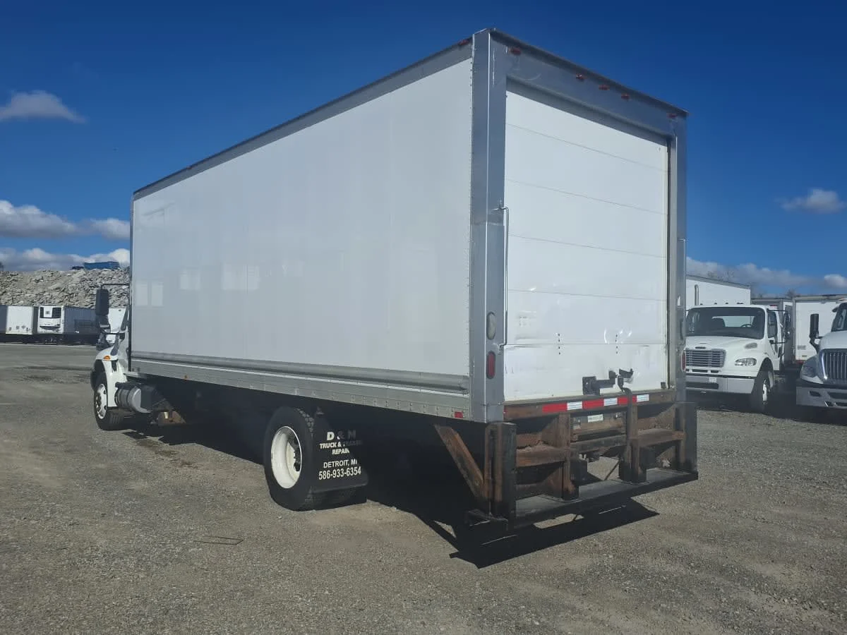 2018 International 4300 - image 6