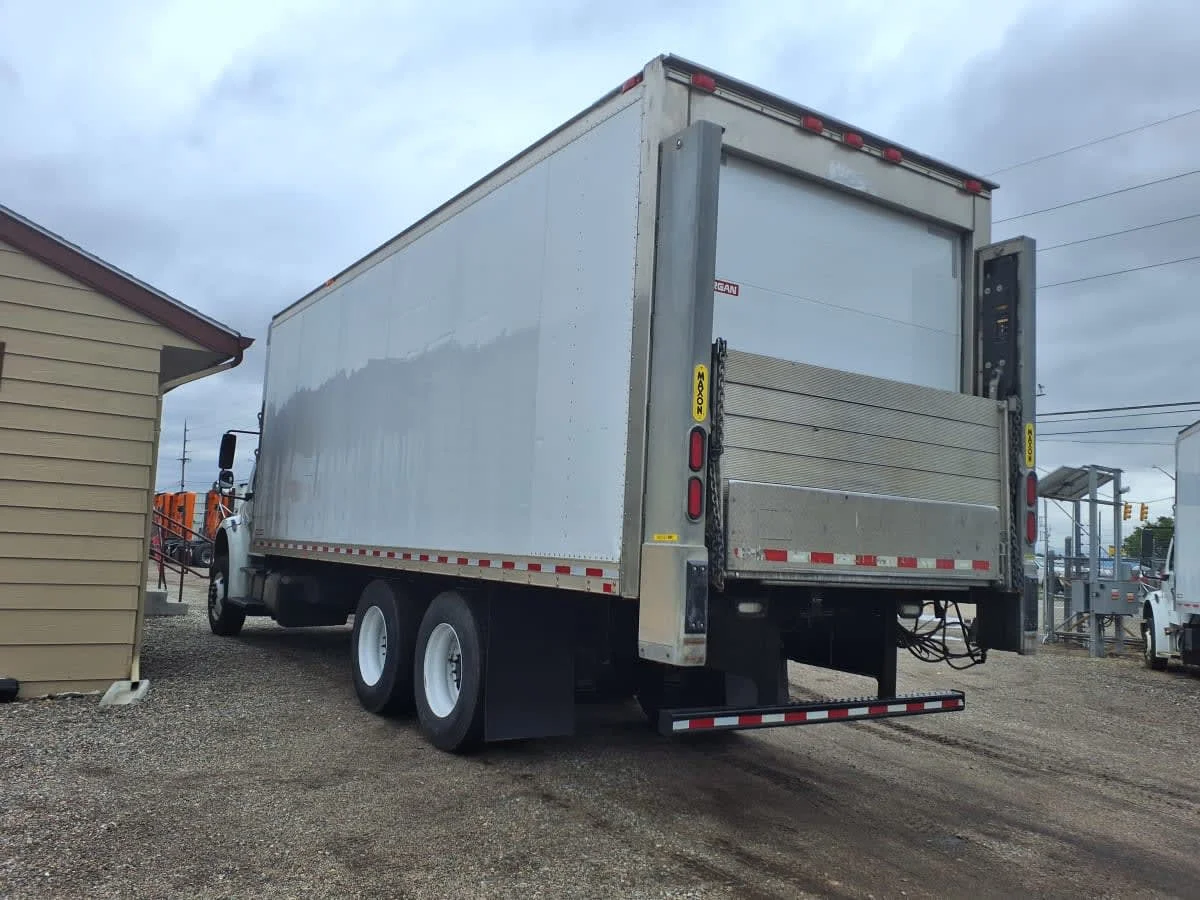 2018 Freightliner M2 106 in Commerce City, CO — photo 6