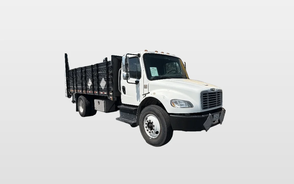 2019 Freightliner M2 106 - image 1