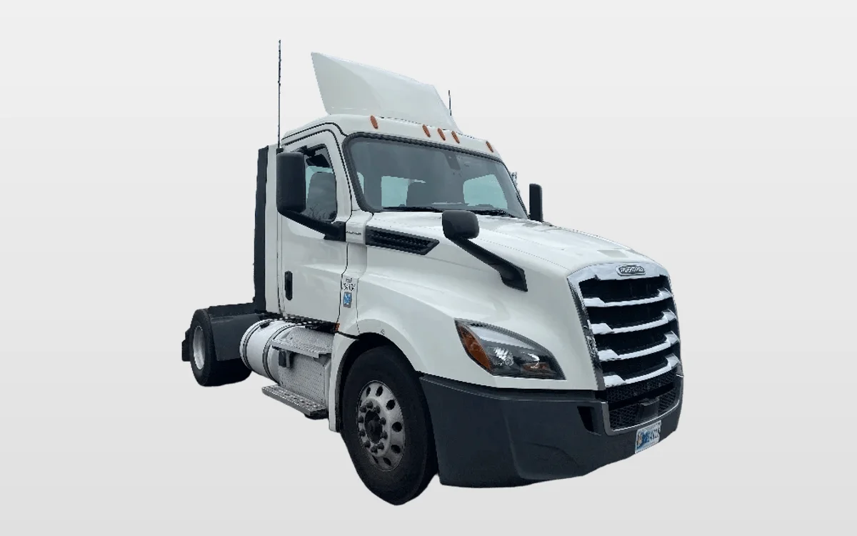2020 Freightliner Cascadia - image 1