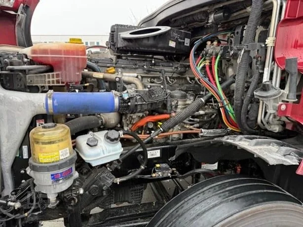 2022 Freightliner Cascadia - image 9