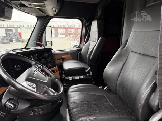 2022 Freightliner Cascadia - image 12