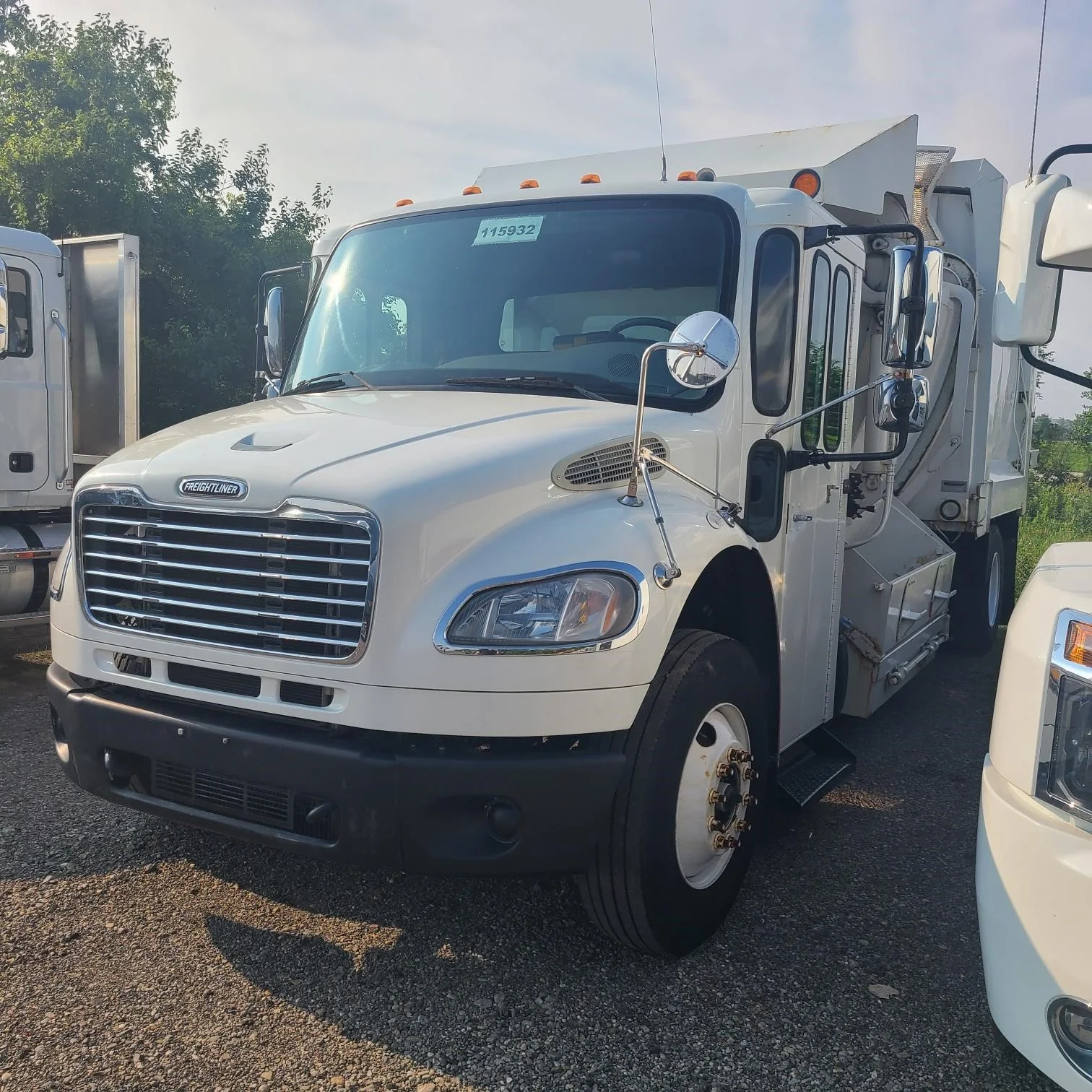 2011 Freightliner M2 106 in Canton, OH — photo 5