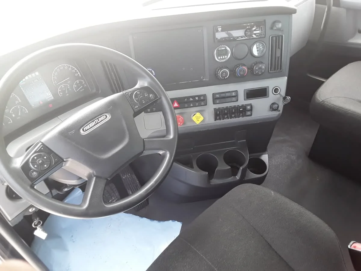 2021 Freightliner Cascadia - image 11