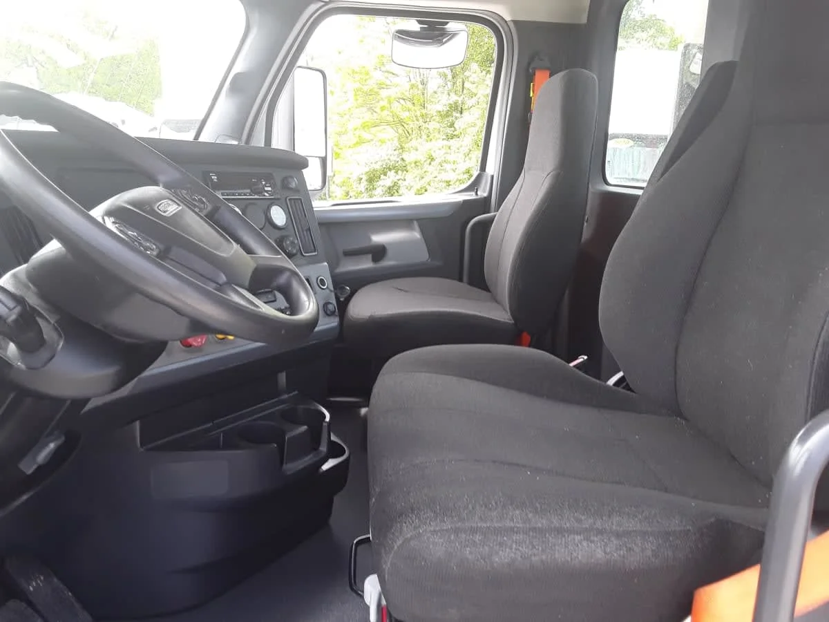 2021 Freightliner Cascadia - image 7