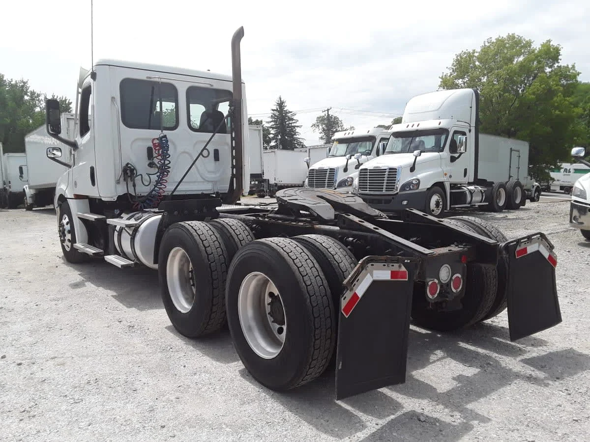 2021 Freightliner Cascadia - image 6