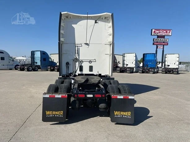 2023 Peterbilt 579 in Location: Omaha, NE — photo 10