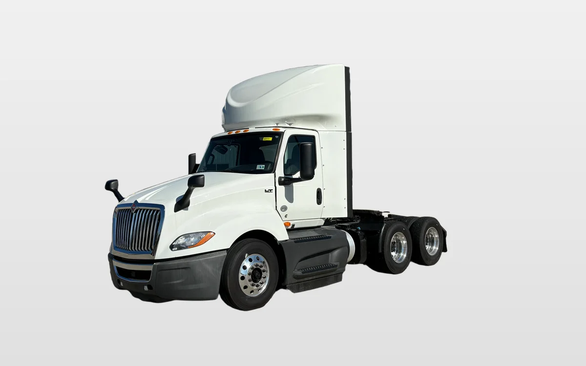 2021 International LT - image 1