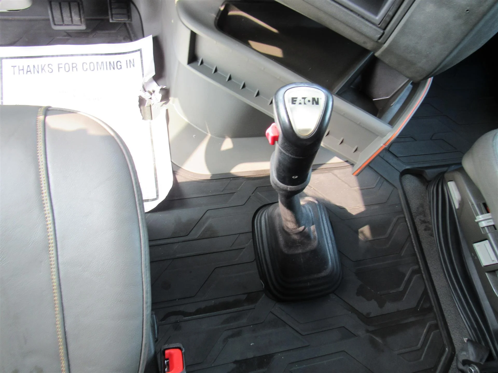 2020 Volvo VNL 860 in Kansas City, MO — photo 15