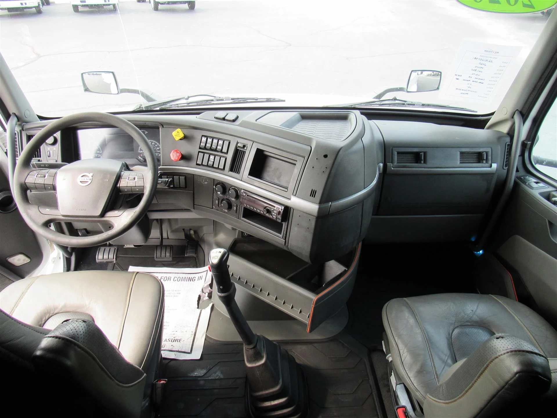 2020 Volvo VNL 860 in Kansas City, MO — photo 22