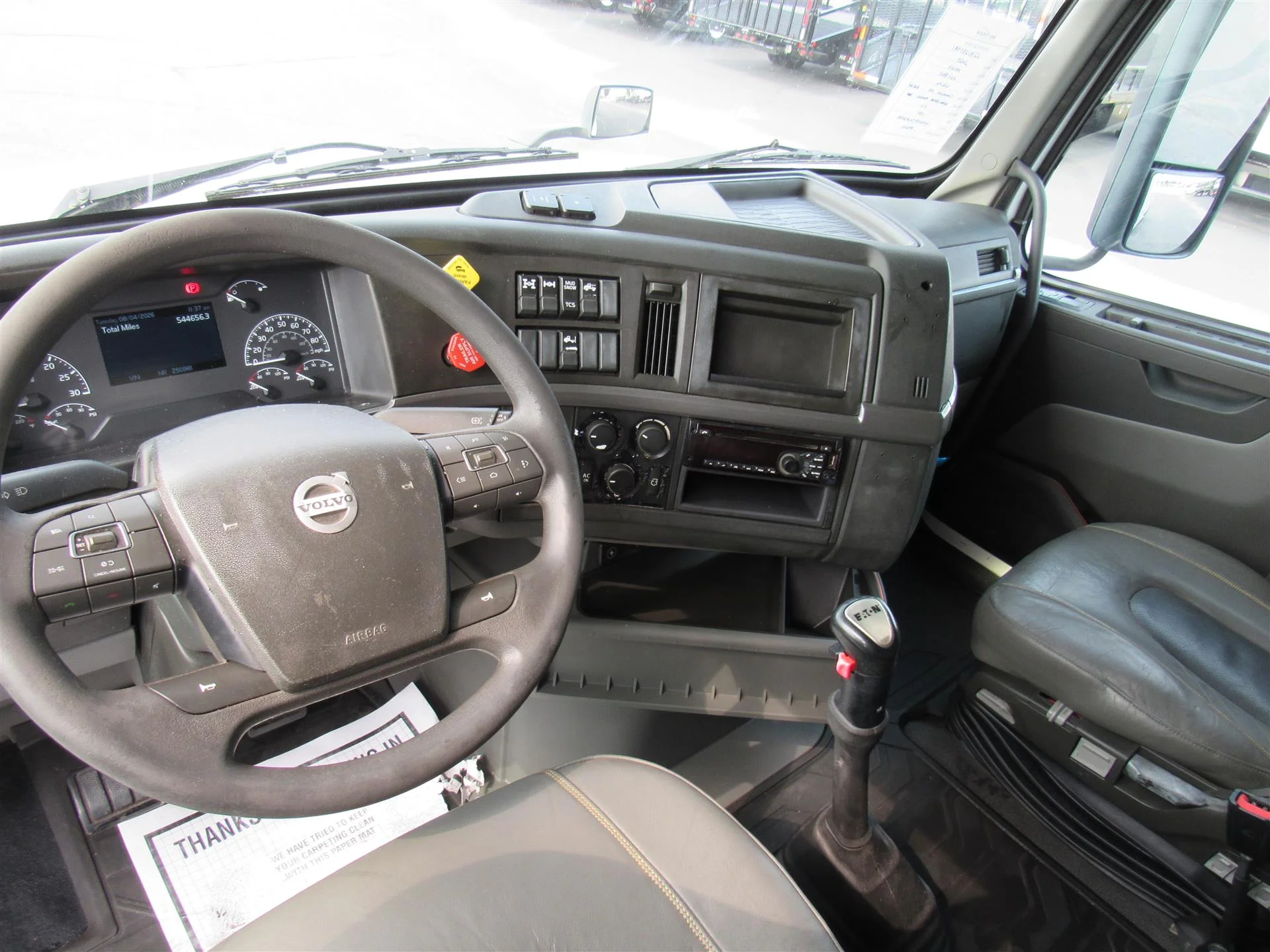 2020 Volvo VNL 860 in Kansas City, MO — photo 11
