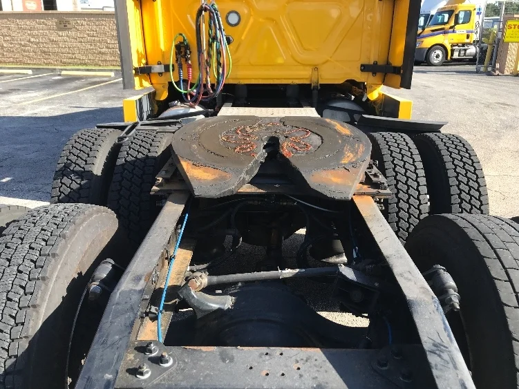 2022 Freightliner Cascadia - image 6