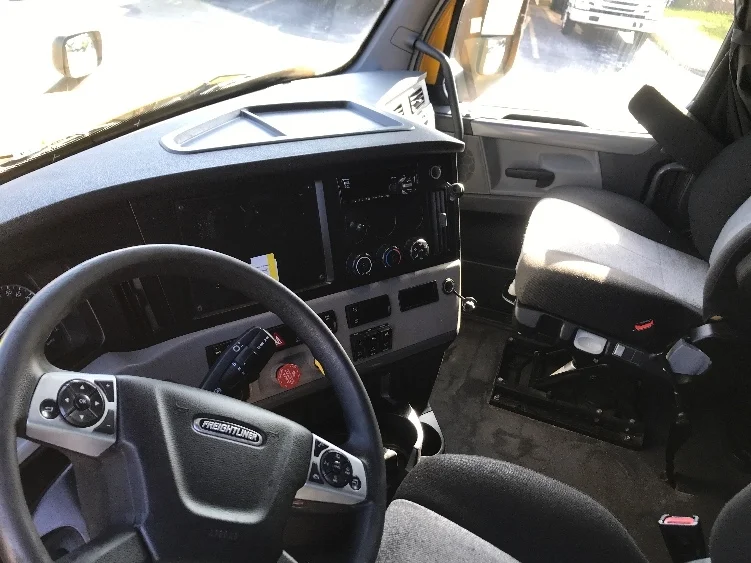 2022 Freightliner Cascadia - image 10