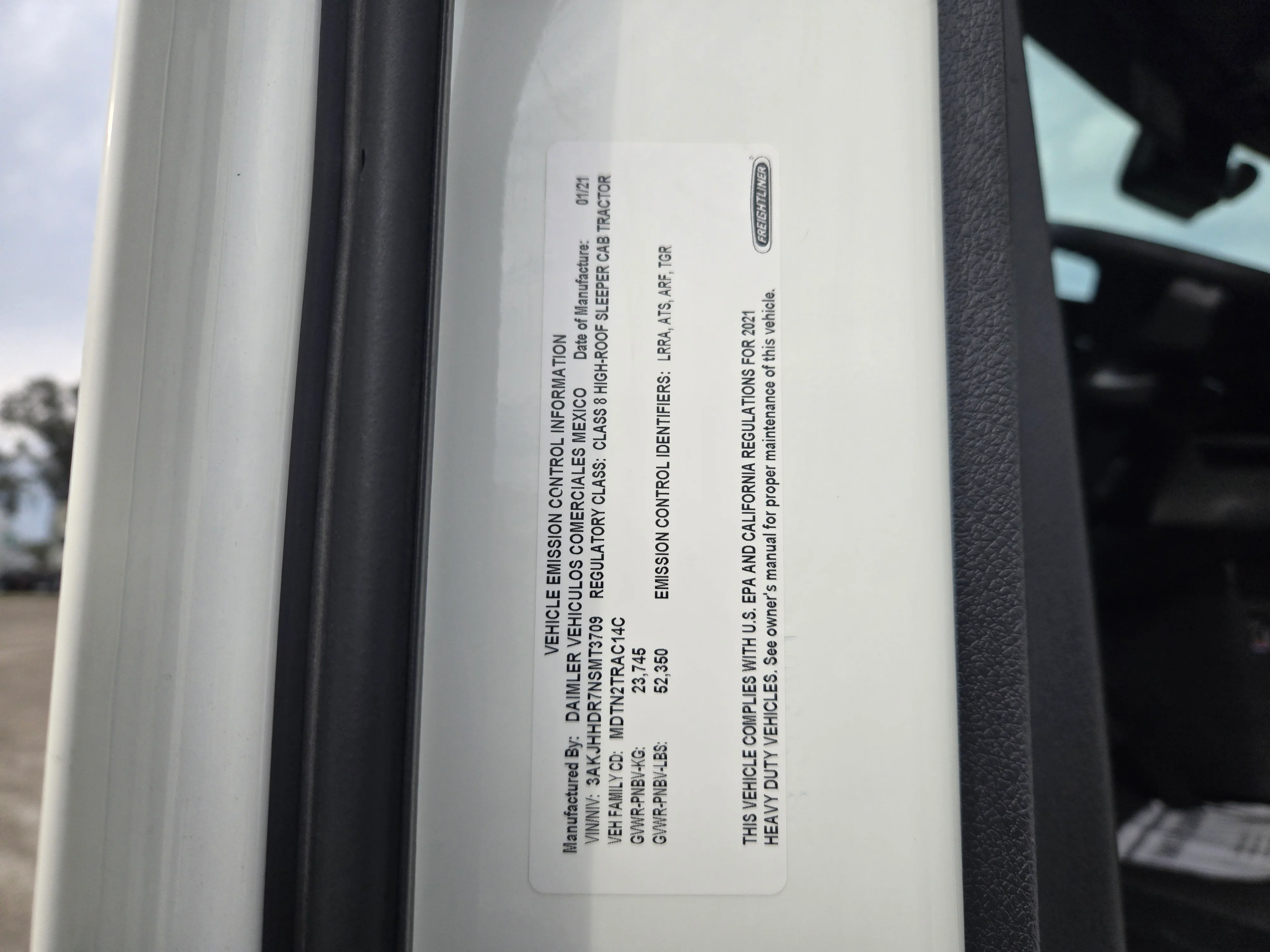 2022 Freightliner Cascadia in Fresno, CA — photo 16