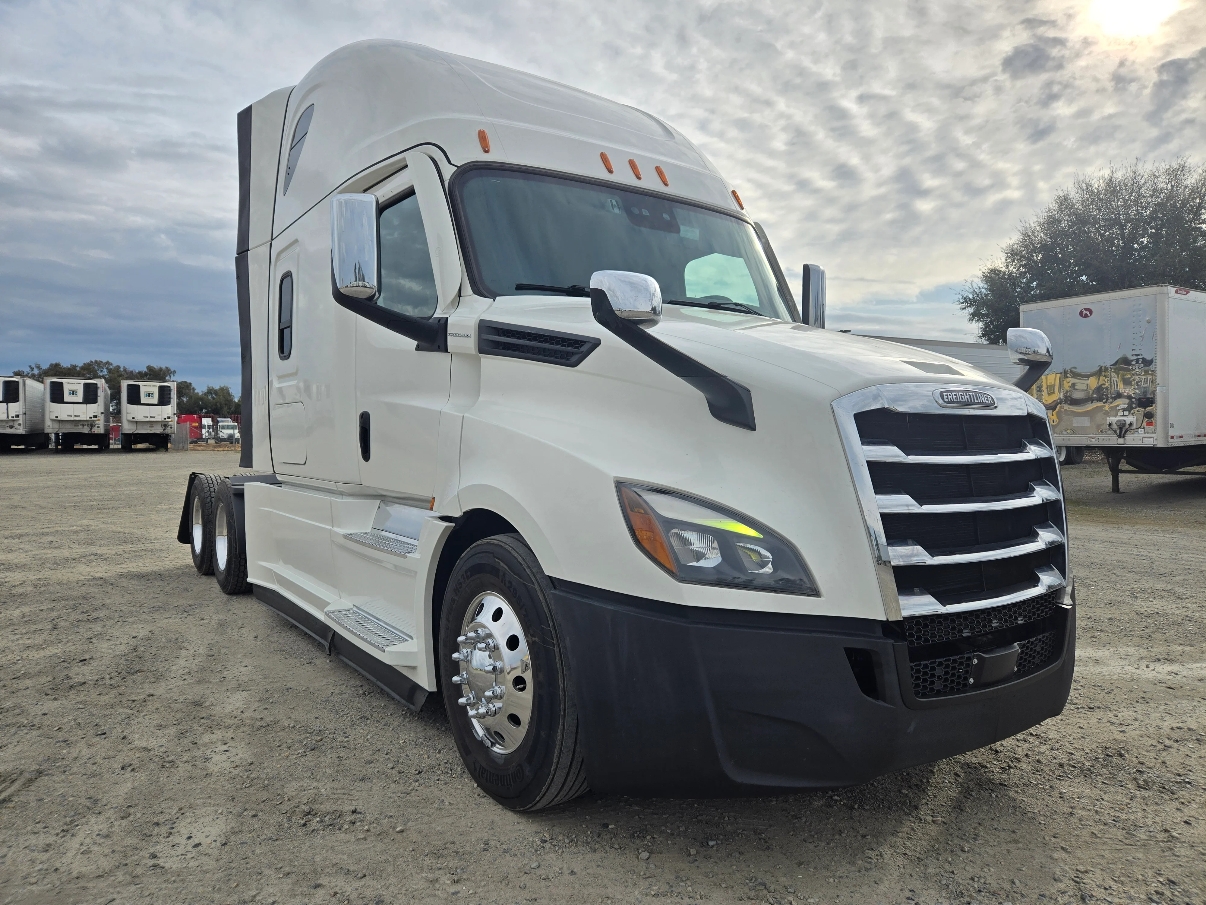 2022 Freightliner Cascadia in Fresno, CA — photo 3