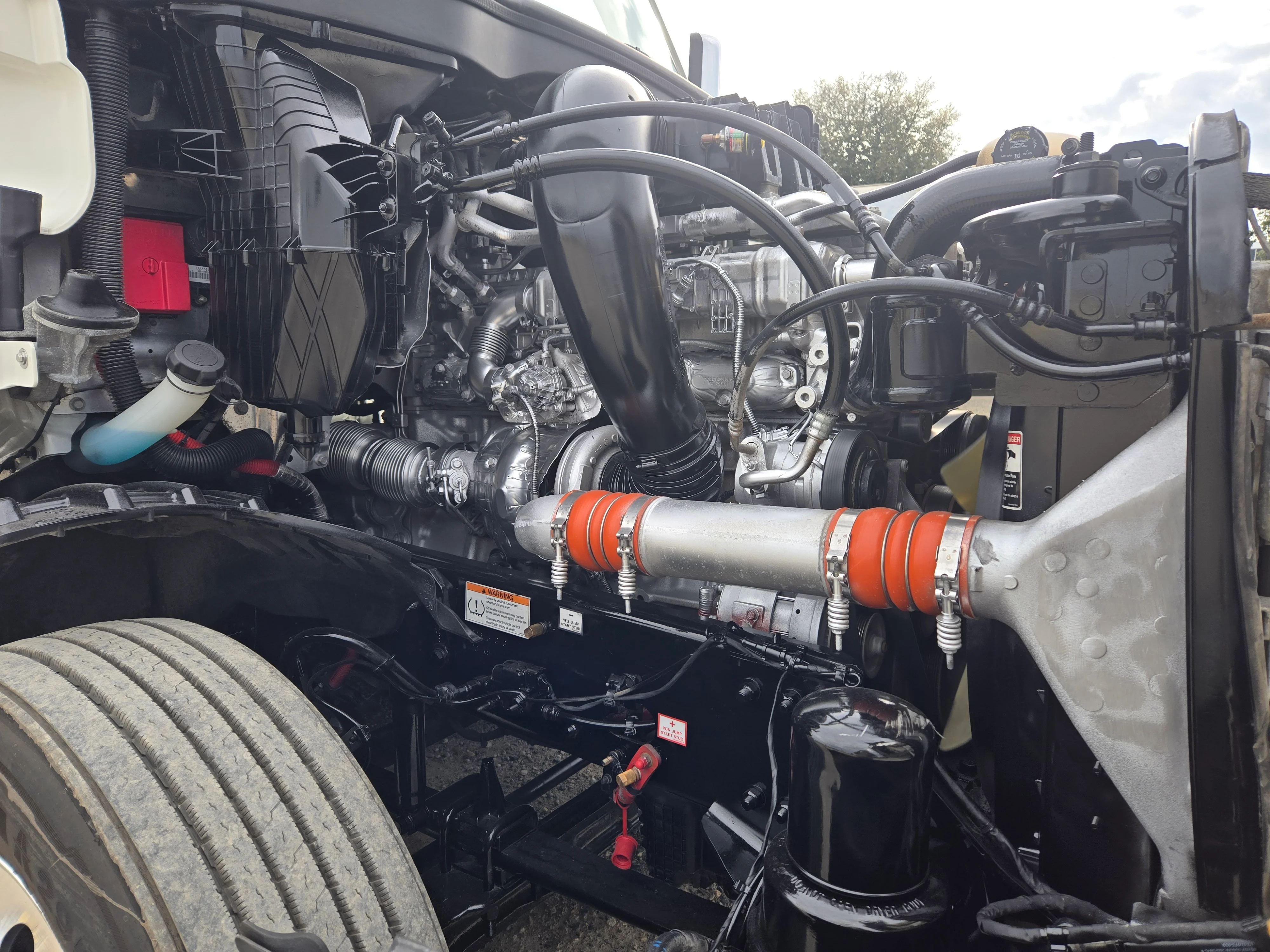 2022 Freightliner Cascadia in Fresno, CA — photo 14