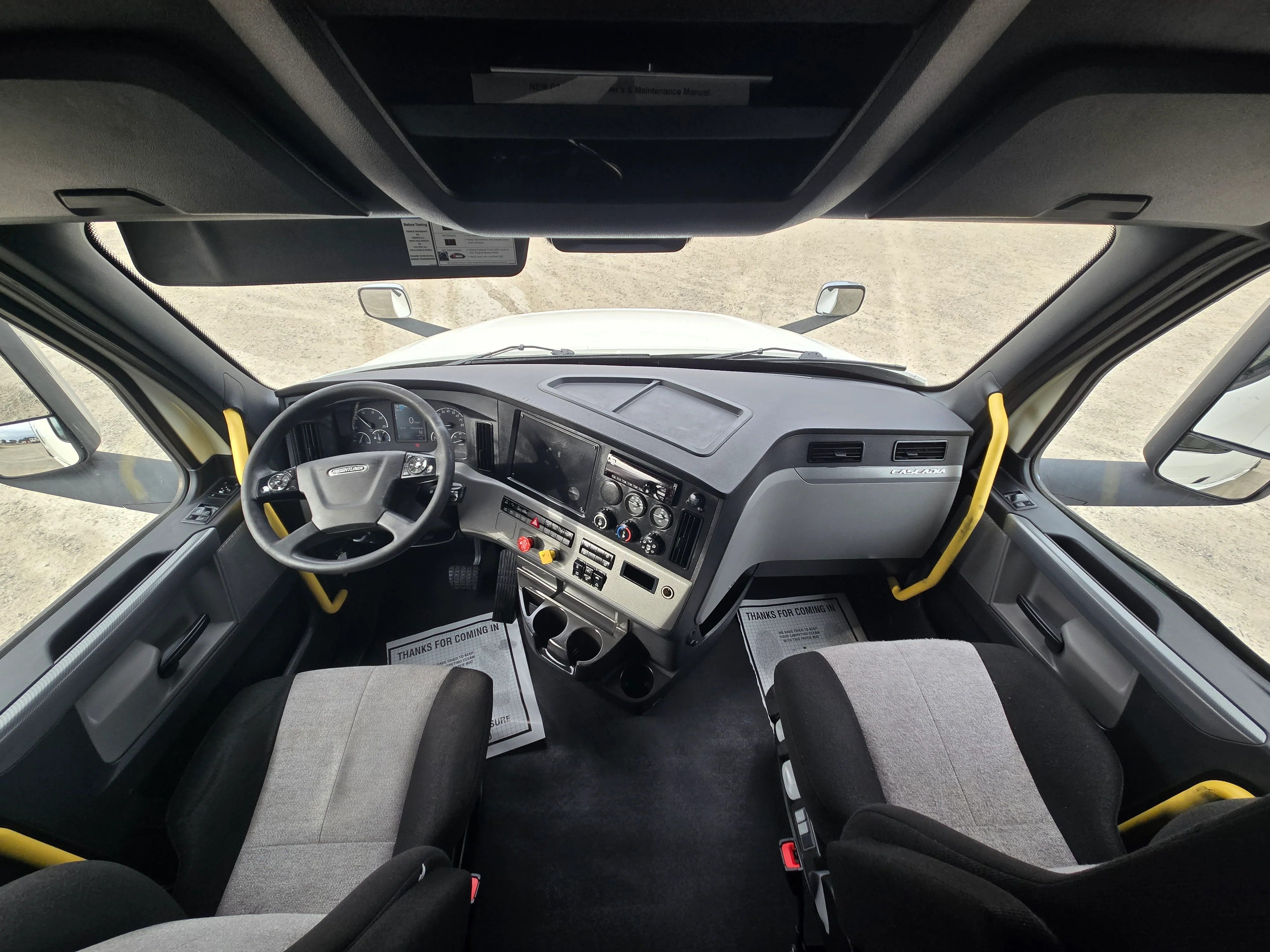 2022 Freightliner Cascadia in Fresno, CA — photo 11